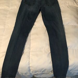 Distressed skinny jeans